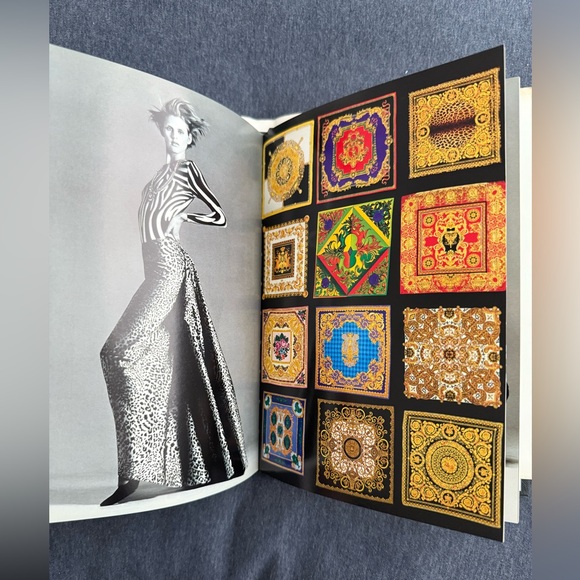 Versace Universe of Fashion Hardcover book by Richard Martin (1997) - Picture 6 of 16